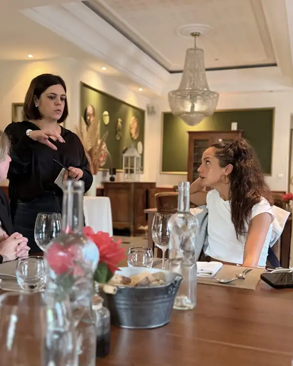 Clarisse à table à l'Hôtel du Parc